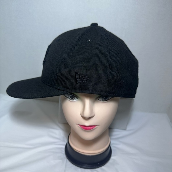 New Era Black Embroidered Cap - Picture 3 of 6